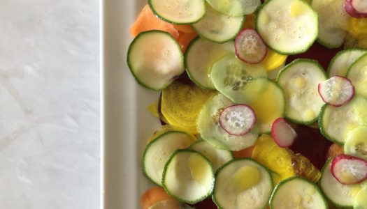 CRUDO DI VERDURE CON SALSA DI POMODORINI E CAPPERI