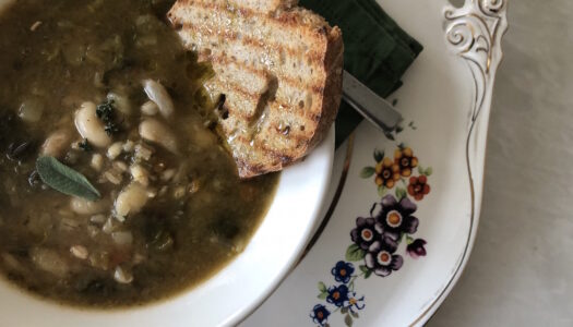 ZUPPA MISTA DI ORTAGGI E LEGUMI CON CHICCHI D’ORZO